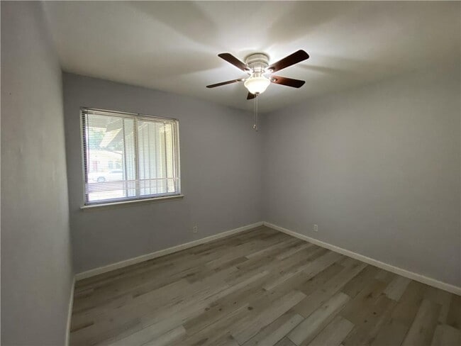 Building Photo - 1303 Barrington Dr