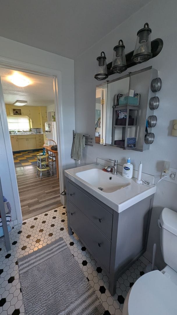 Building Photo - Our Western-Coastal Shabby Chic house Avai...