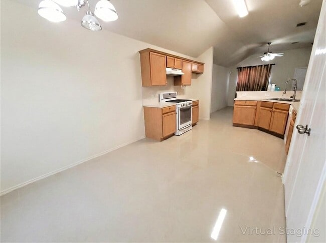 Building Photo - 12406 Magnolia Canyon