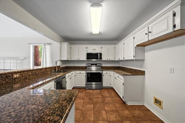 Building Photo - 566 Valley View Dr