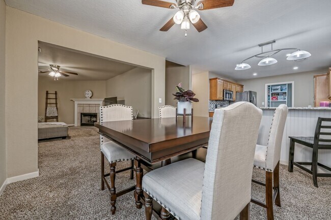 Building Photo - Spacious Townhome in Midway ISD