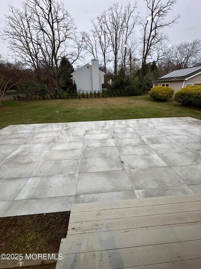 Building Photo - 469 Wall St