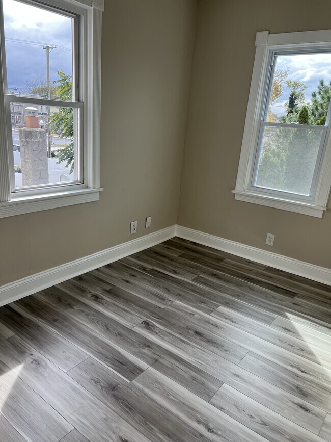 Building Photo - 230 Mercer St