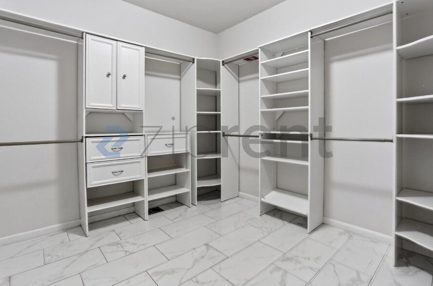 Building Photo - Unit