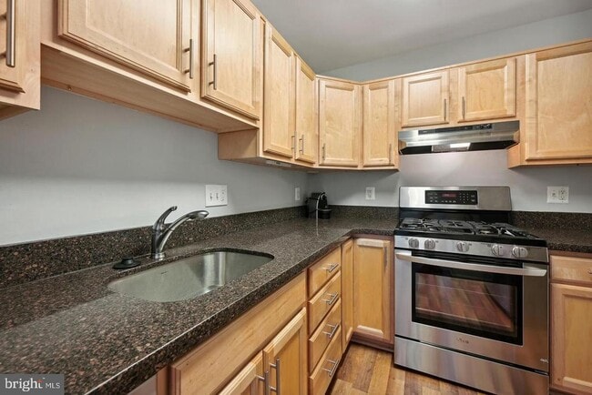 Building Photo - 5101 River Rd