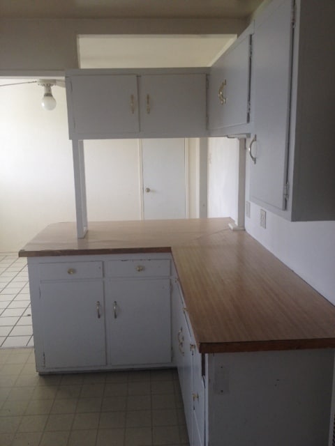 Building Photo - CORNER LOT- HAS FIREPLACE AND A DEN