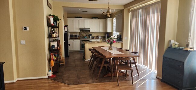 Building Photo - 4BD 2.5BA House with 2 Car Garage