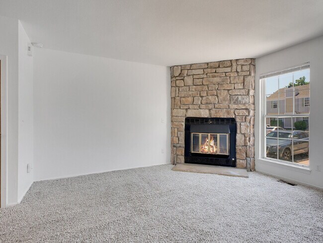 Building Photo - $1,795 // 2-Bed 1-Bath Charming Rowhome in...