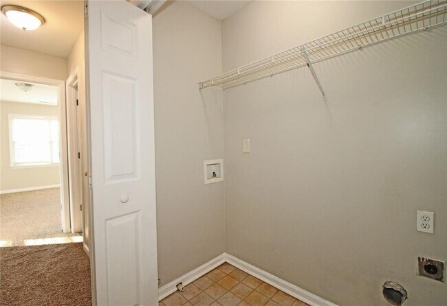 Building Photo - 1213 Kingsbury Ln