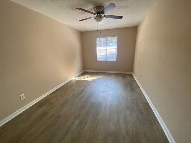 Building Photo - 2630 Vance Dr