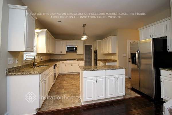 Building Photo - 152 Twickenham Trce