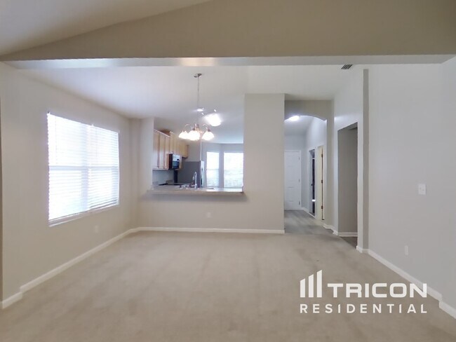 Building Photo - 5890 Round Table Rd
