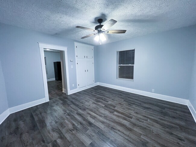 Living Room - 5202 Leighton Ave