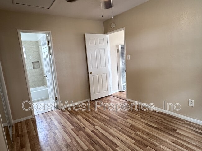 Building Photo - 4262 Ingraham St