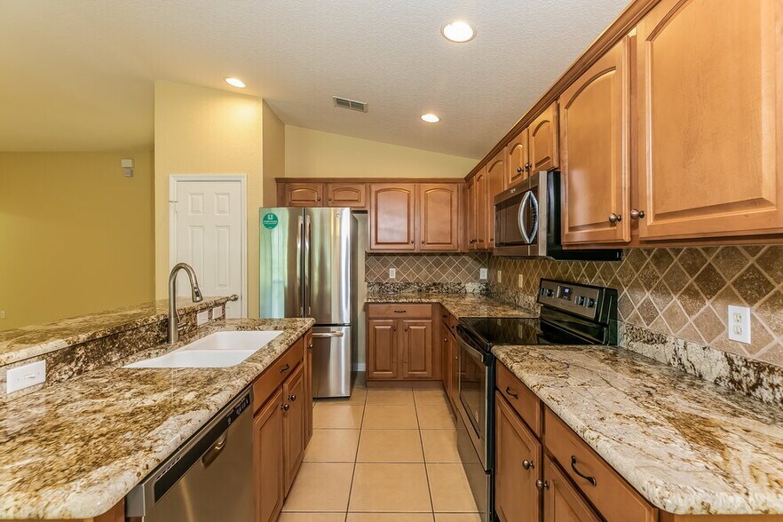 Building Photo - 2350 Meadow Oak Cir