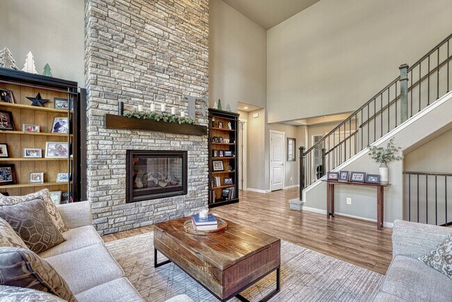 Building Photo - LUXIOUROUS 6 BED/6 BATH HOME IN SANCTUARY ...