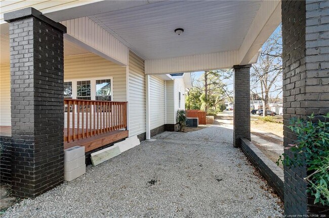 Building Photo - 503 W Harnett St