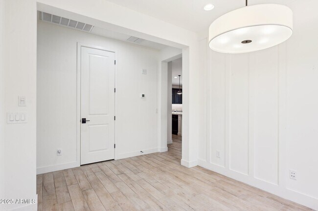 Building Photo - 5554 S Archer
