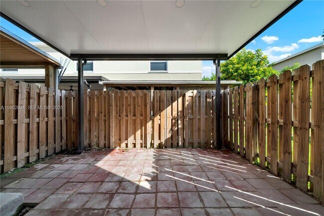 Building Photo - 496 NE 4th Terrace