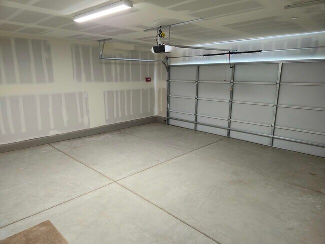 Building Photo - Vacant- Must Apply to schedule viewing