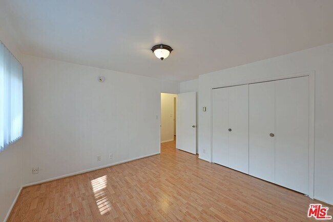 Building Photo - 1128 Rexford Dr