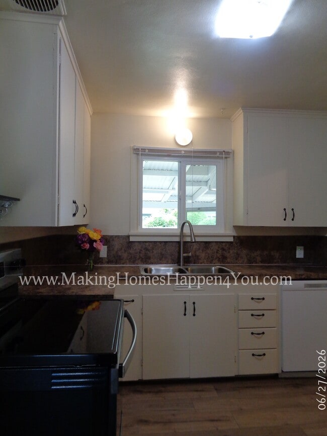 Building Photo - 1945 23rd St NE