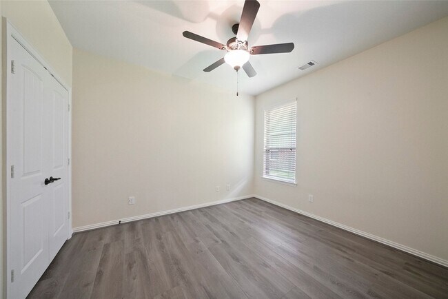 Building Photo - 126 Springshed Pl
