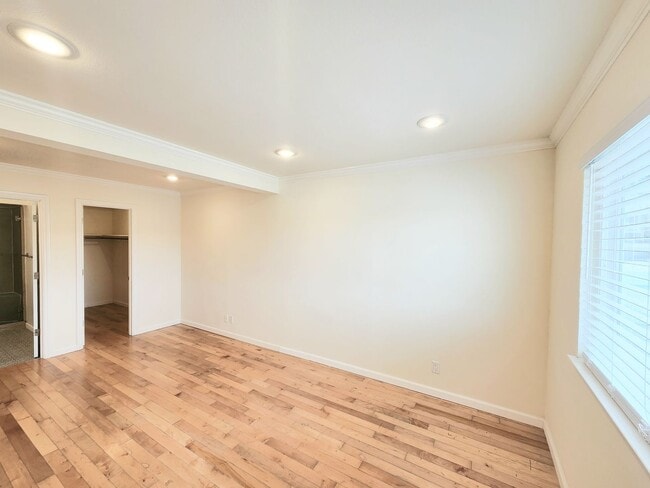 Building Photo - Updated 4 bedroom home