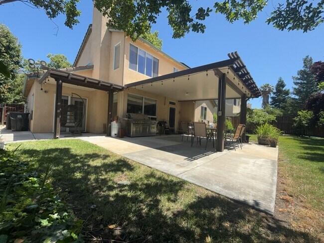 Building Photo - Spacious East Davis Home available in July!