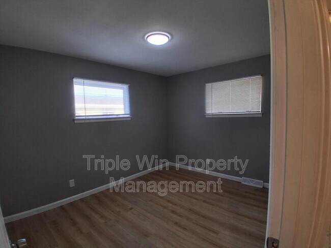 Building Photo - 524 Acorn Dr