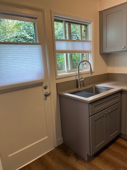 Kitchen/Back Door - 2365 SE 45th Ave