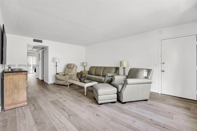 Building Photo - 400 SW 134th Way