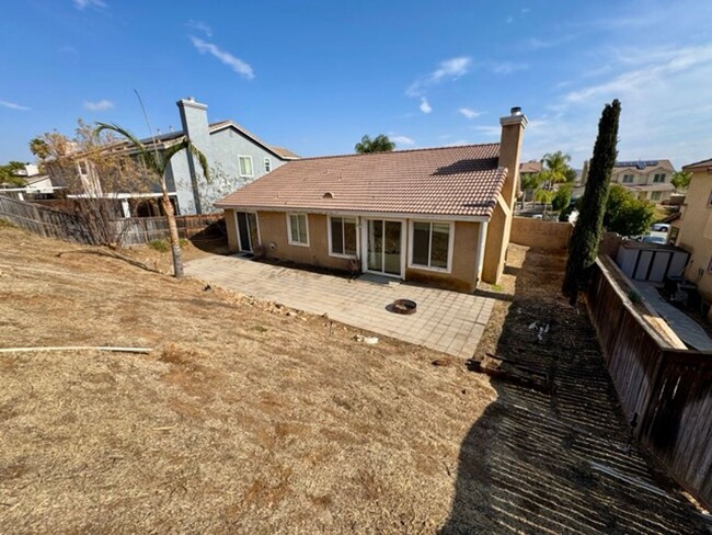 Building Photo - Charming 4 Bedroom Home with Spacious lot ...