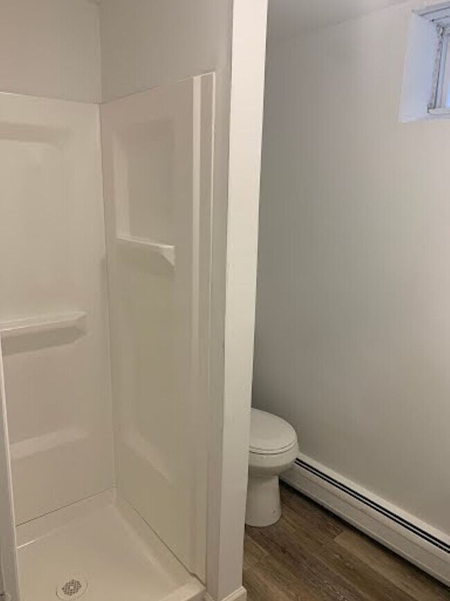 Building Photo - Renovated Studio Apartment