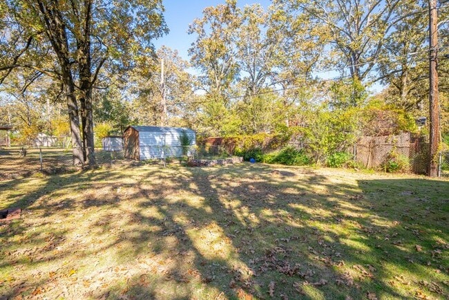 Building Photo - 6212 Pawnee Dr