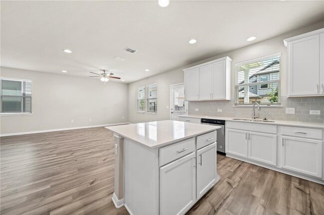 Building Photo - 10025 Dawn Pearl Dr