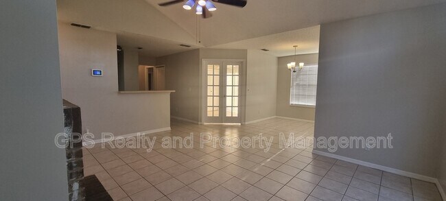 Building Photo - 956 Forest Ridge Ct