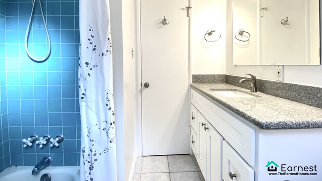 Building Photo - Bright 3-Bedroom + 2-Bathroom Home in Vall...