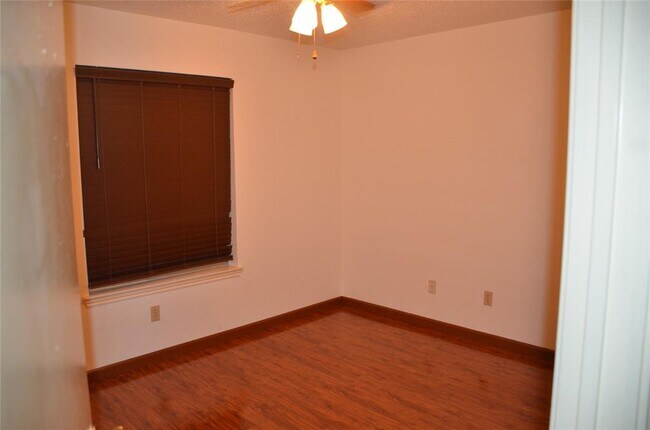 Building Photo - 1115 Faircrest Dr