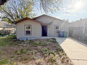 Building Photo - 2718 Bernuda, San Antonio, TX 78222