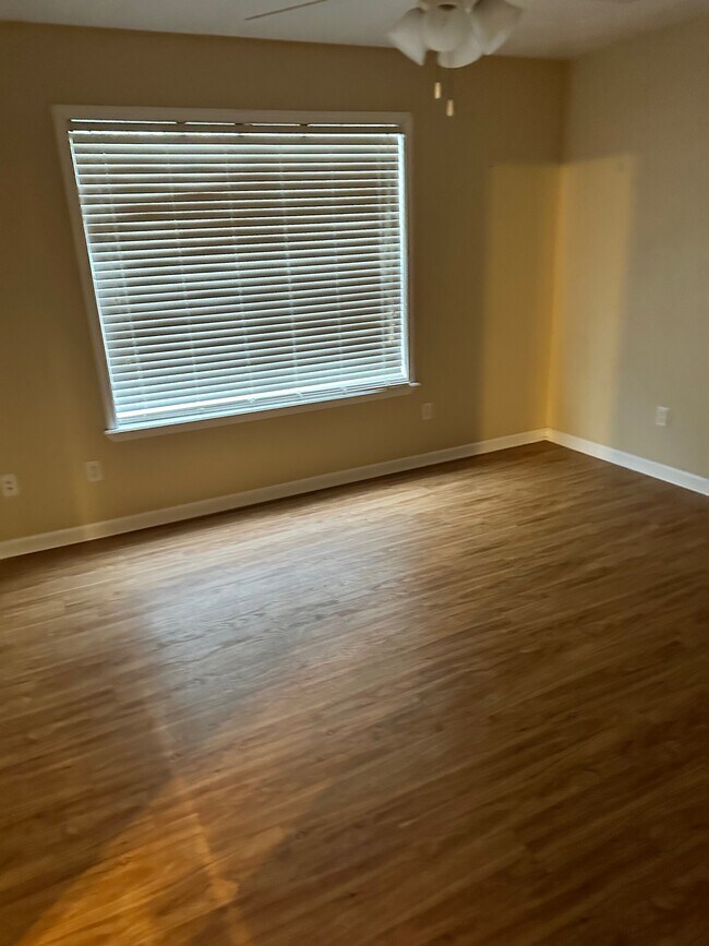 Master bedroom - 4340 Benoit Ln