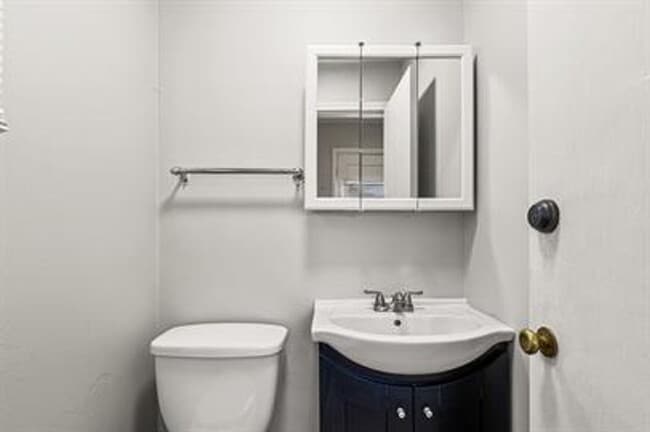 Building Photo - Stylish 4-Bed Home with Finished Basement!