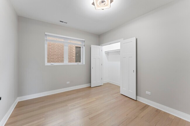 Building Photo - 7428 N Rogers Ave