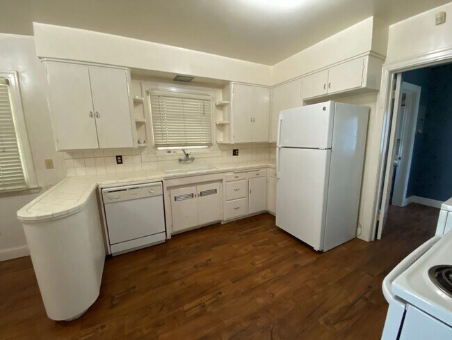 Building Photo - Upcoming Charming 2 Bed, 2Bath home in Kingsburg CA