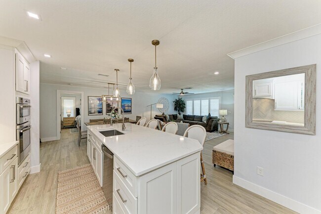 Building Photo - Furnished/Unfurnished ** Annual Rental ** Available 5/1/26 ** 4 Bed/2 Bath Single Family Home ** ...