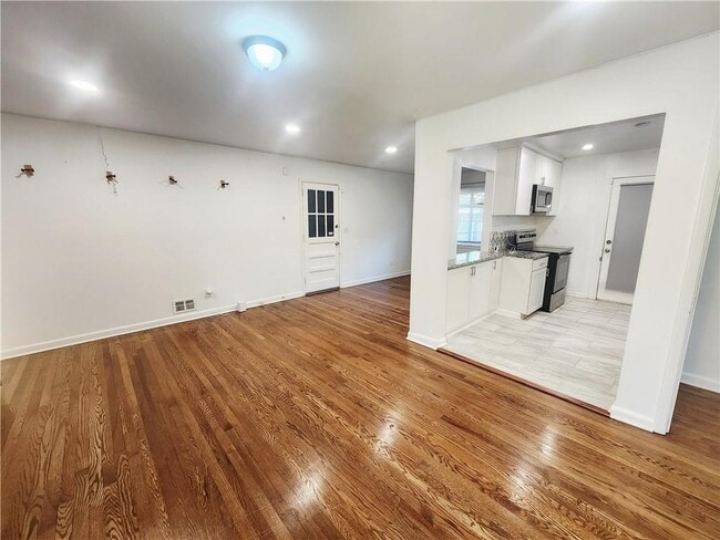 Building Photo - 3158 Cloverhurst Dr