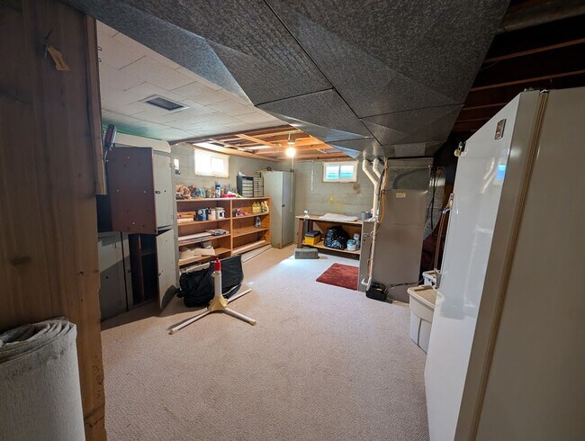Building Photo - Huge Reno Addition House - Pet-Friendly!