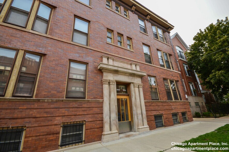Building Photo - 3914 N Greenview Ave