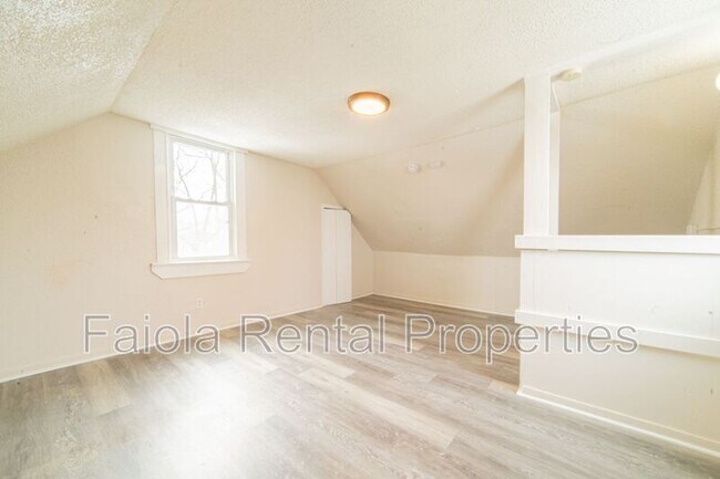 Building Photo - 202 N 7th St