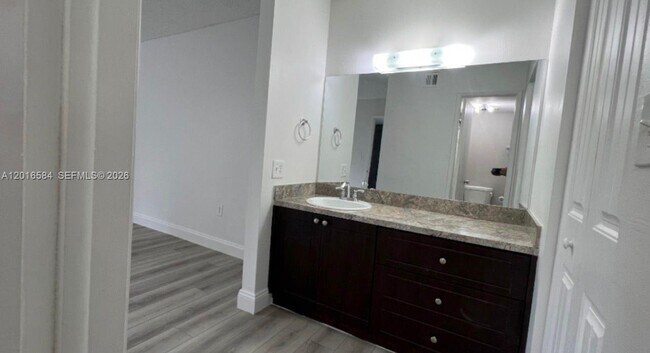 Building Photo - 8885 Fontainebleau Blvd